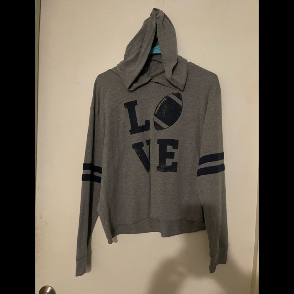 L🏈VE Crop sweater